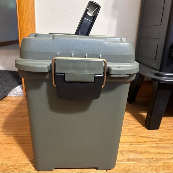 Cabela’s Storage Box Green - Picture 4 of 10